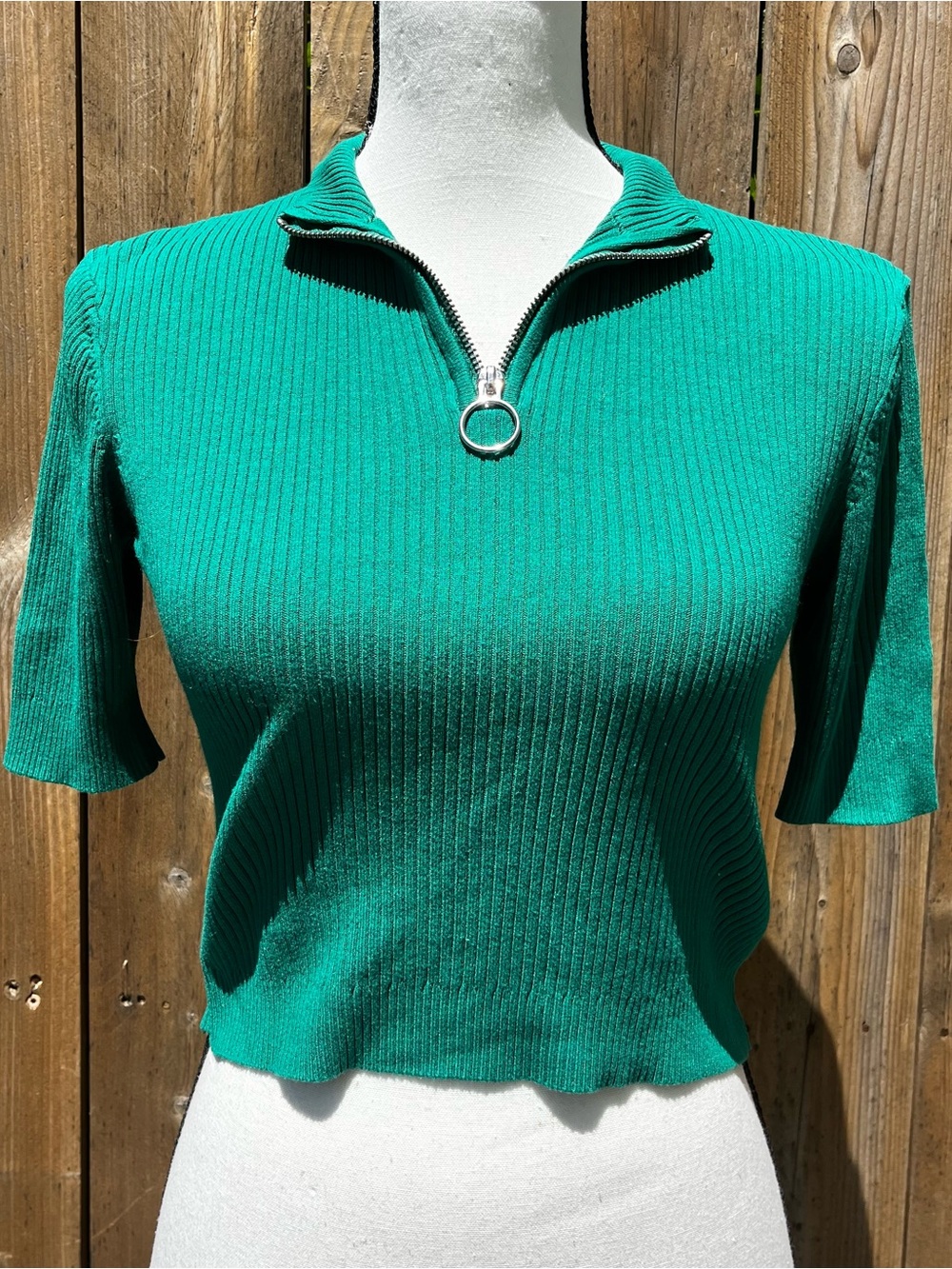 H&M Divided Green Ribbed Zip-Front Crop Top Accepting Offers!
